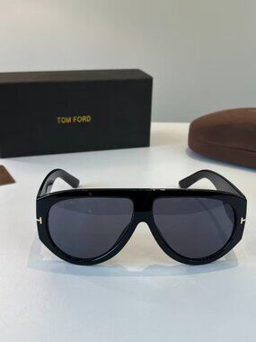 Tom Ford shield aviator sunglasses.